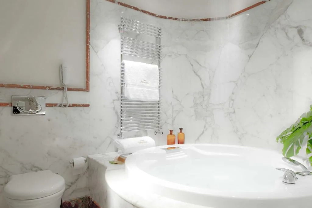 DOUBLE DELUXE WITH JACUZZI Room, Golden Tower Hotel & Spa, Florence