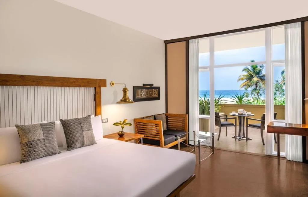 DOUBLE DELUXE KING BED Room, Heritance Ahungalla, Colombo