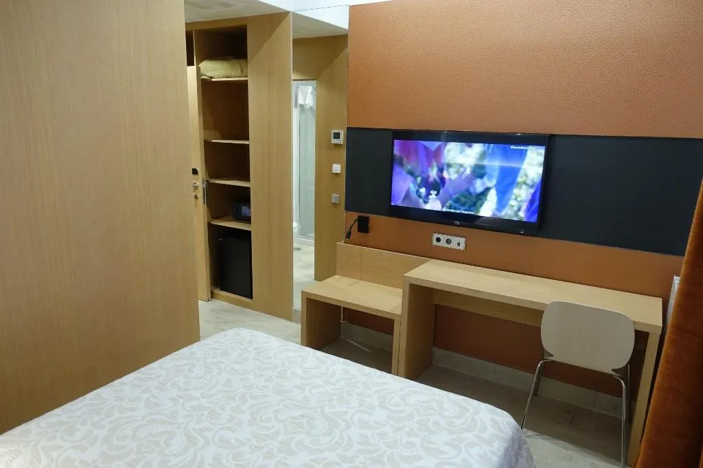 Room, Hostal Cervelo, Madrid