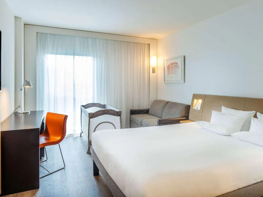 DOUBLE SUPERIOR Room, Novotel Barcelona City, Barcelona