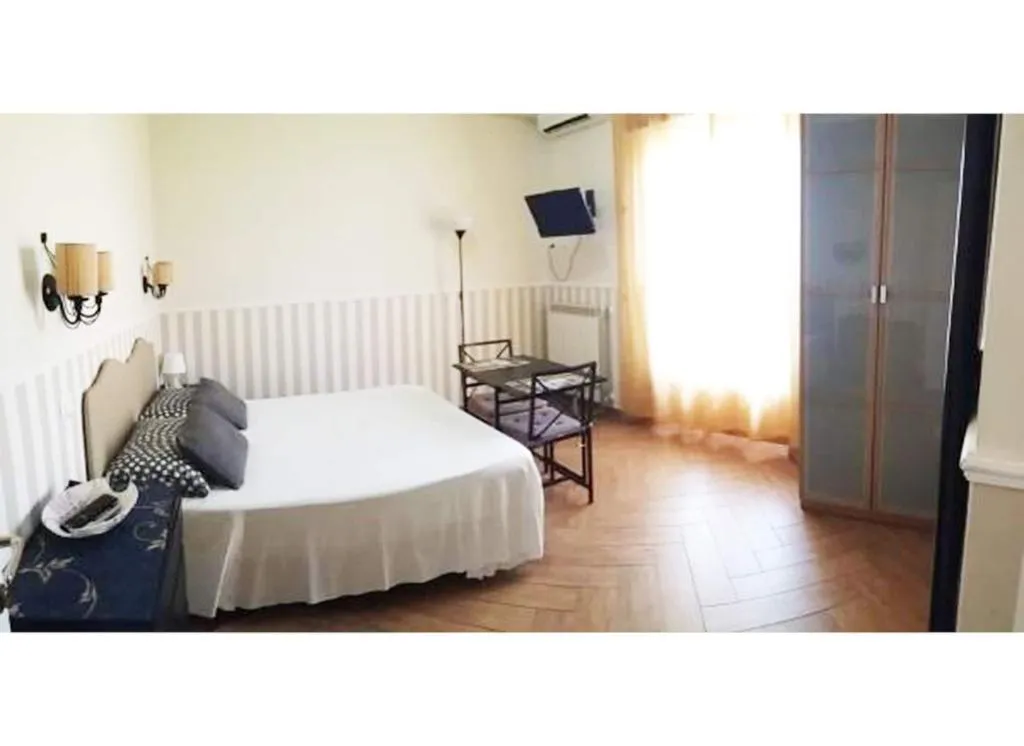 Room, Casa Celeste, Rome