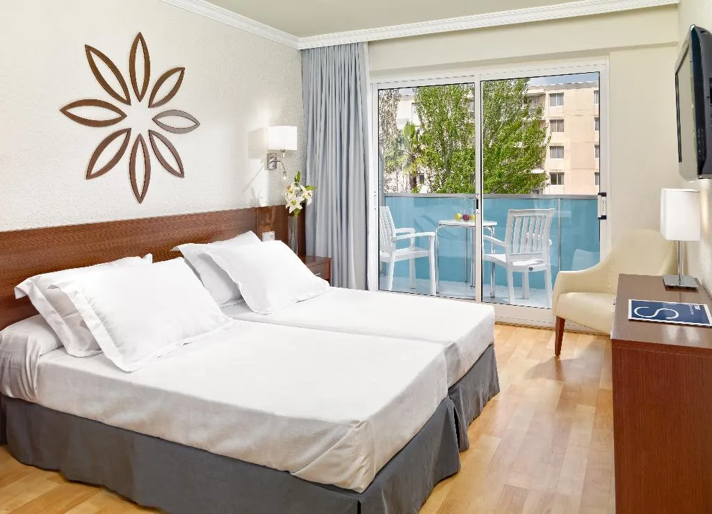 DOUBLE POOL VIEW Room, H10 Delfin Only adults, Costa Dorada