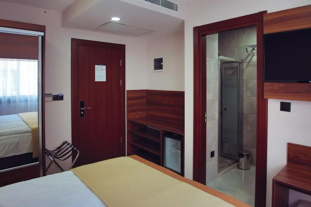 Room, Paris prestige, Izmir