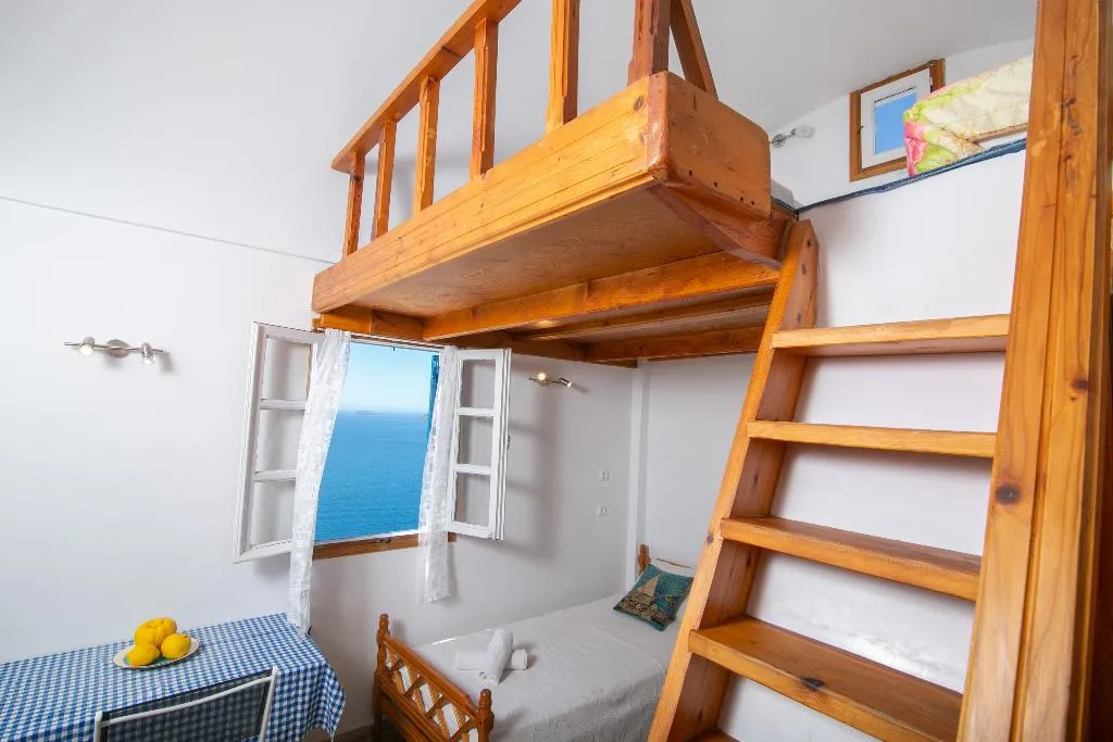 TRIPLE WITH VIEWS Room, Stelios Rooms Golden View, Santorini