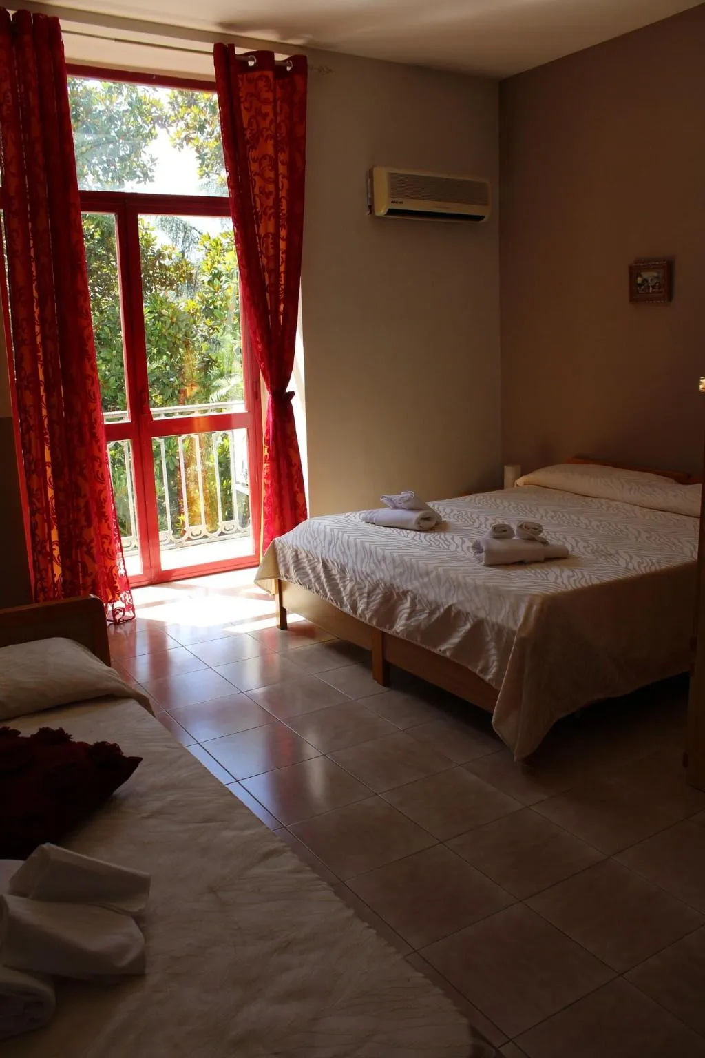 Room, Hotel Santuario Pompei, Naples
