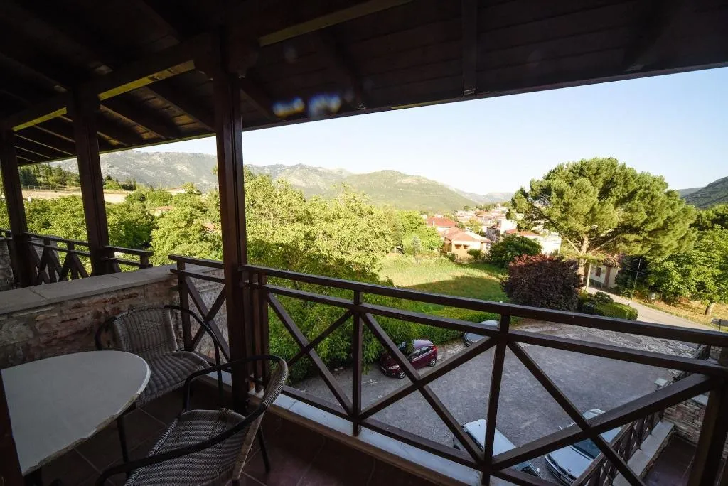 Room, Mont Helmos, Athens