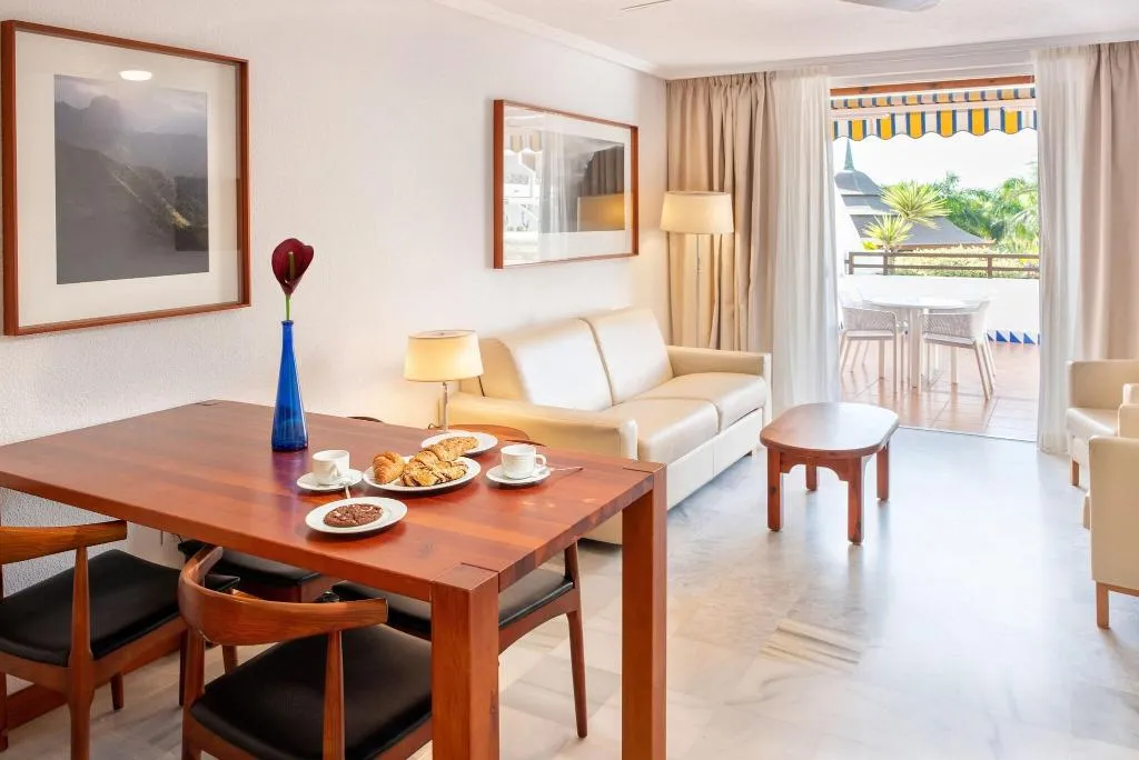 Room, Parque Santiago III y IV, Tenerife
