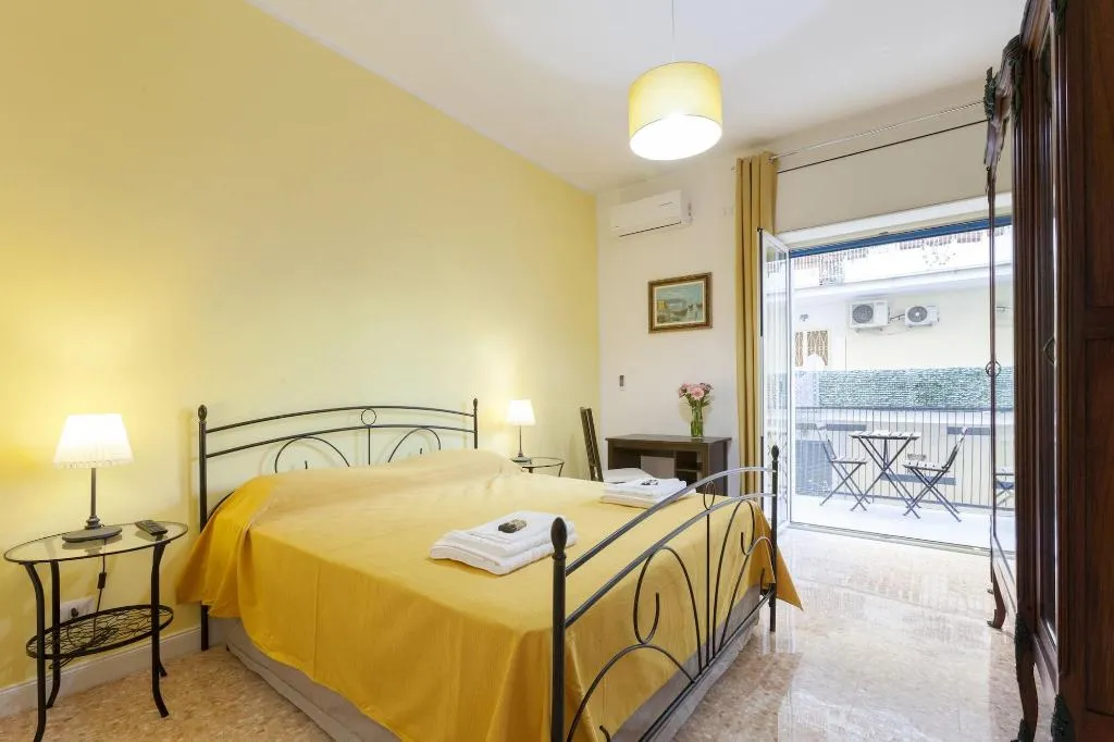 Room, B&B La Primula, Naples