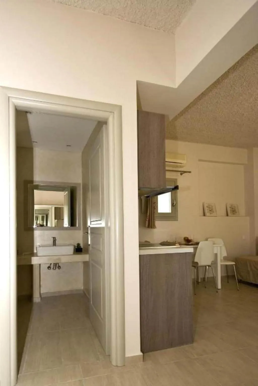 Room, Alafouzos Studios, Santorini