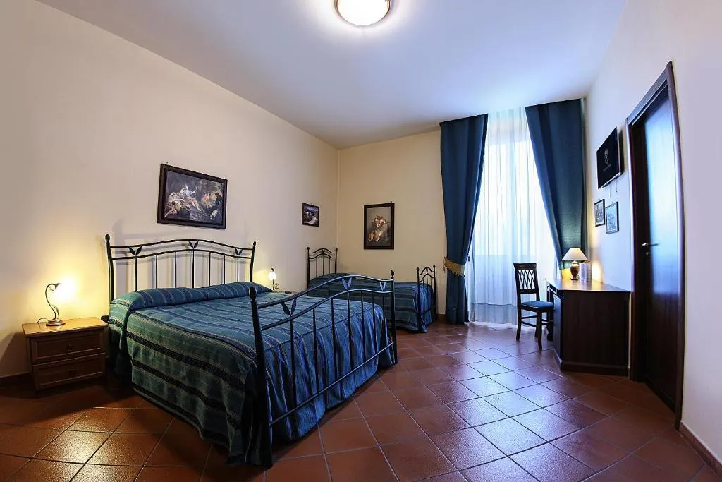 TRIPLE CLASSIC Room, Grand Hotel Capodimonte, Naples