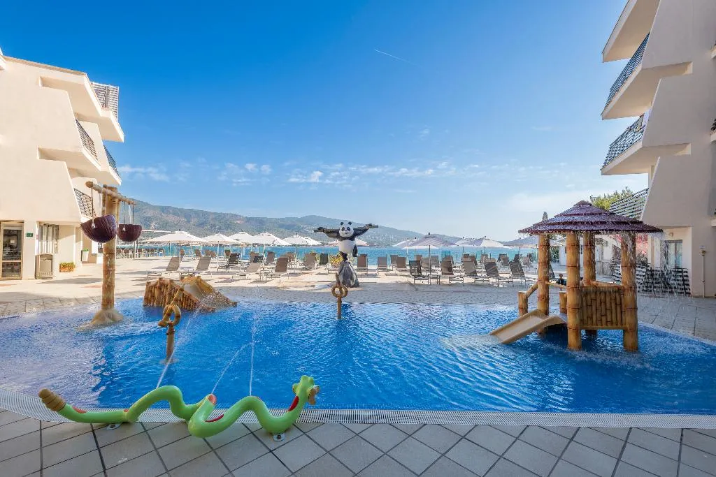 Pool, Leonardo Royal Htl Mallorca Palmanova Bay, Majorca