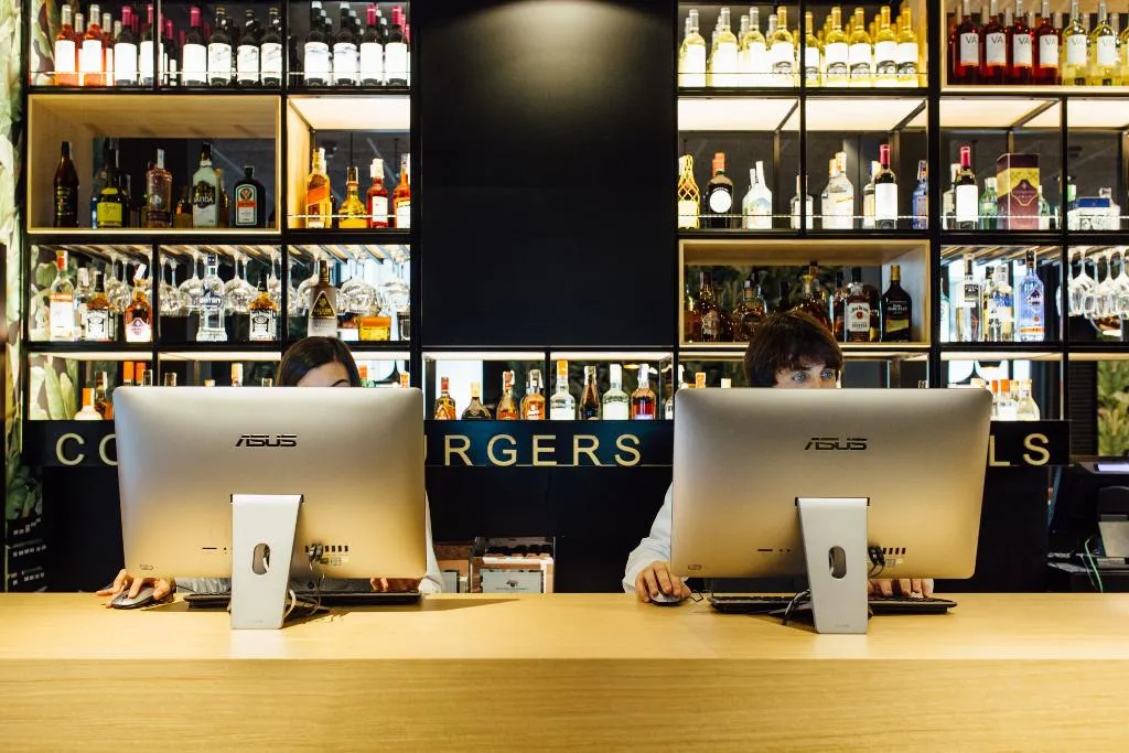 Bar, Malcom and Barret, Valencia