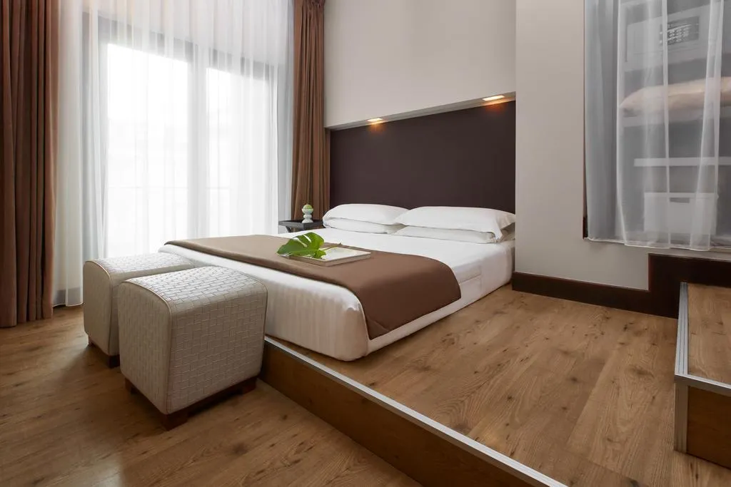 SINGLE STANDARD Room, Leonardo Da Vinci, Florence