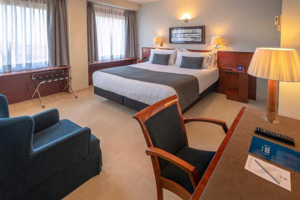 DOUBLE SINGLE USE PREMIUM Room, Gran Hotel Rey Don Jaime, Barcelona