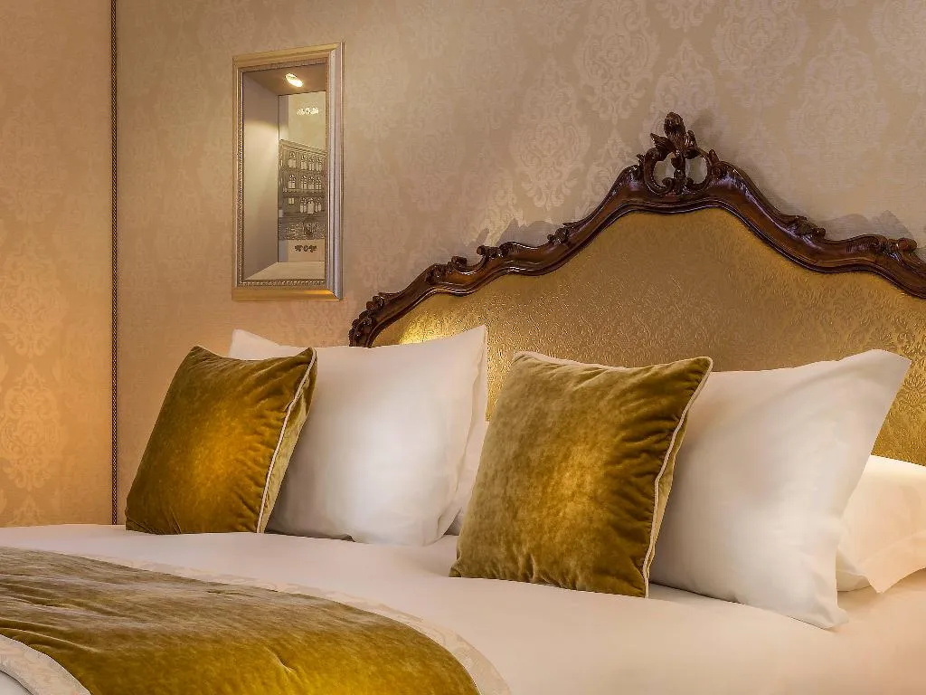 TRIPLE SUPERIOR KING BED Room, Papadopoli Hotel Venezia - MGallery Collection, Venice