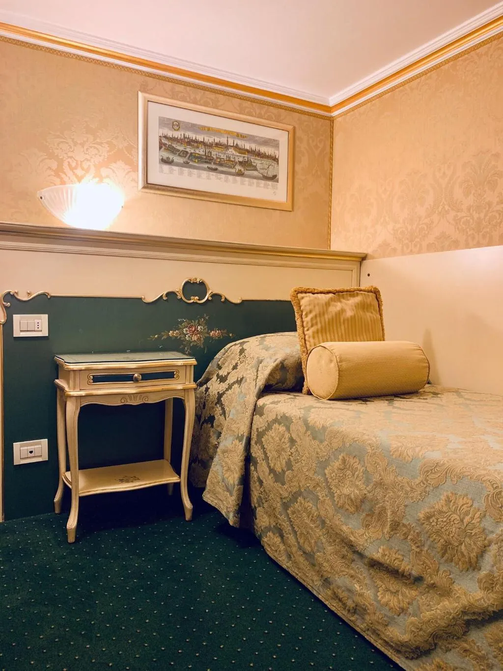 TRIPLE TWO BEDS Room, Becher, Venice