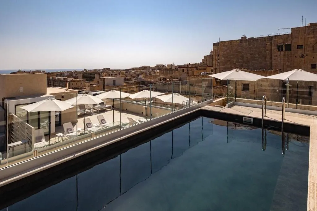 Pool, Palais Le Brun, Malta