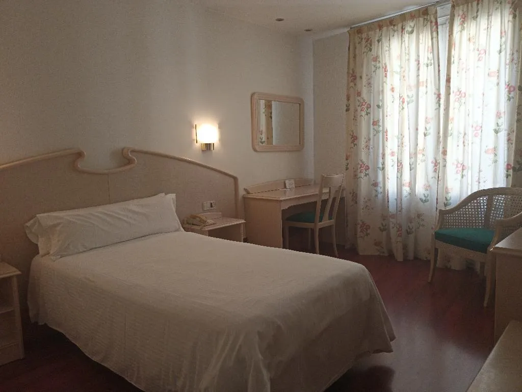 SINGLE BASIC Room, Lleo, Barcelona