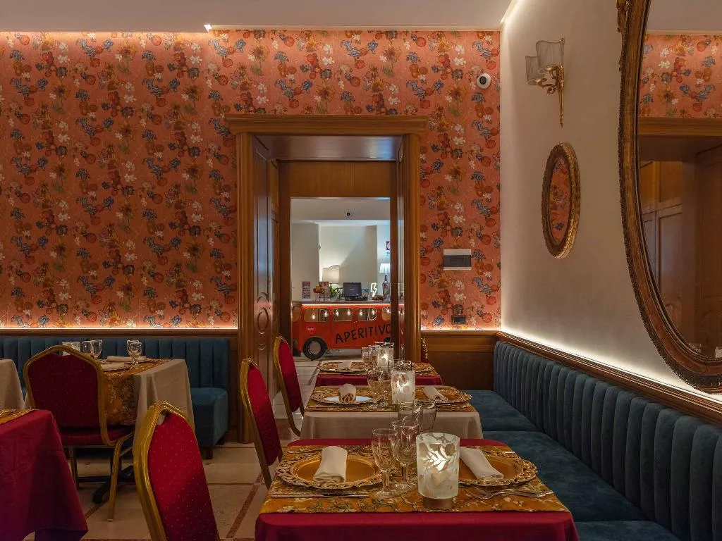 Restaurant, Grand Hotel Europa, Naples