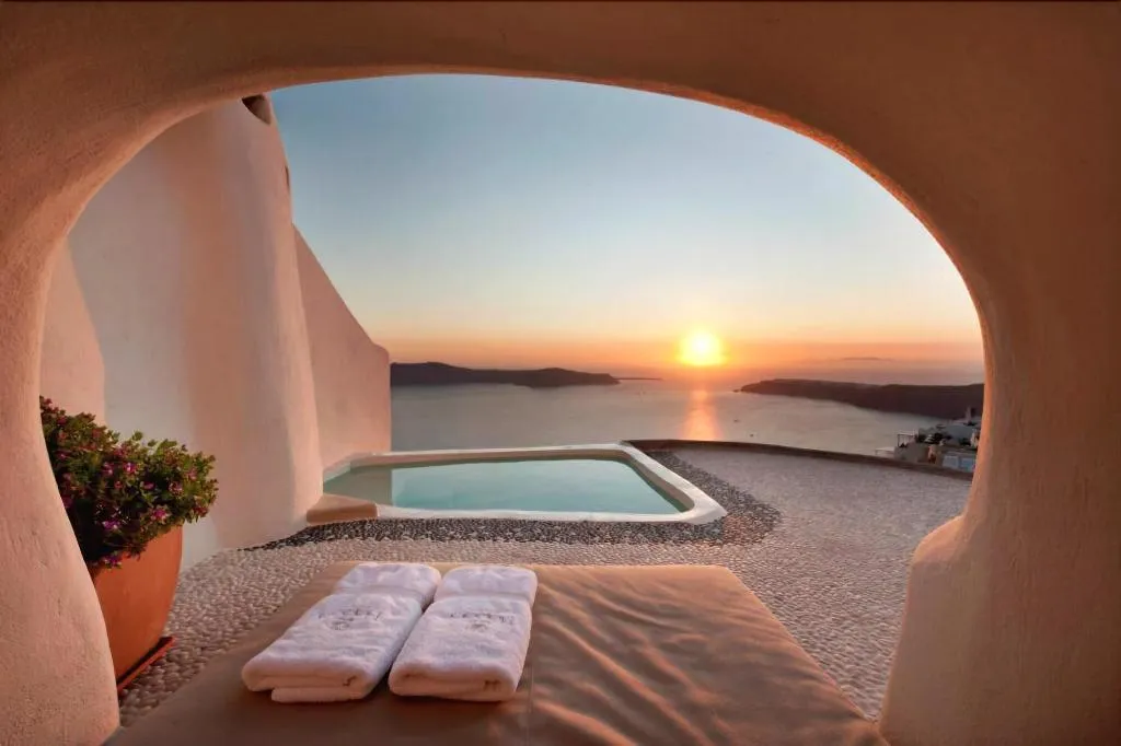 SUITE WITH JACUZZI WITH VIEWS Room, Kapari Natural Resort - member of Unique Lodges Na, Santorini