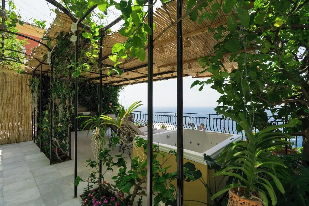 SUITE DELUXE SEA VIEW Room, Villa Magia, Naples