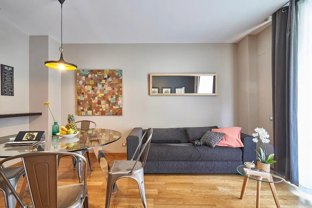 APARTMENT CAPACITY 5 TWO BEDROOMS Room, AinB Sagrada Familia Apartments, Barcelona