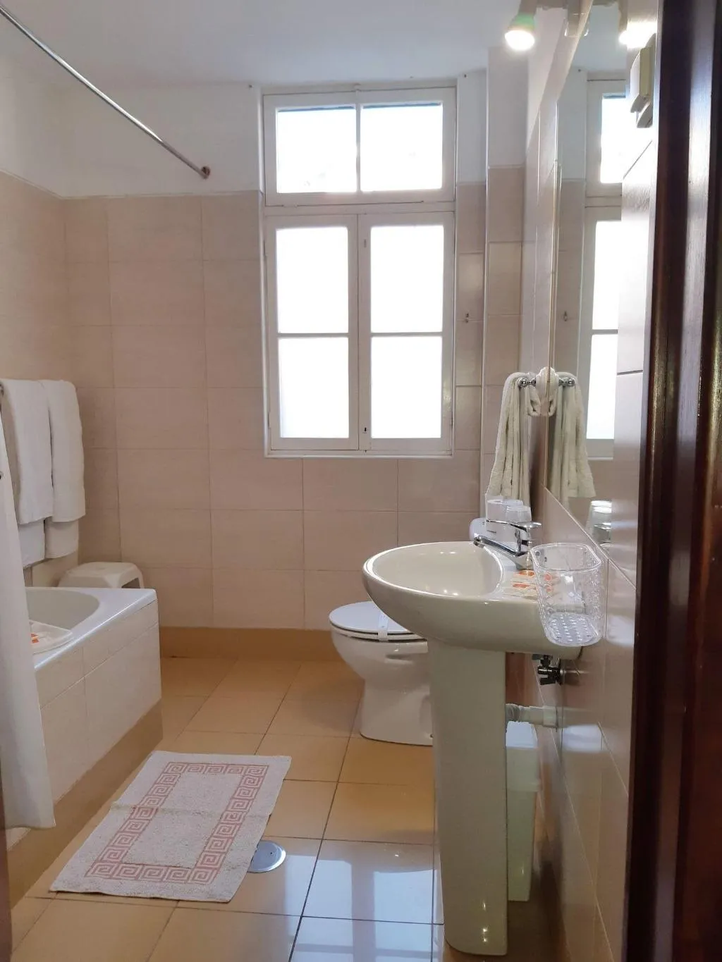 Room, Residencial Do Vale, Madeira