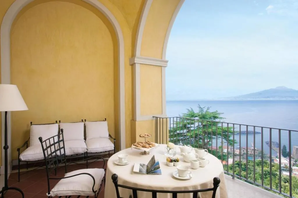 Room, Grand Hotel Angiolieri, Naples
