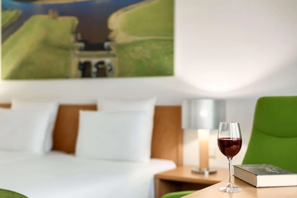 Room, NH Groningen, Amsterdam