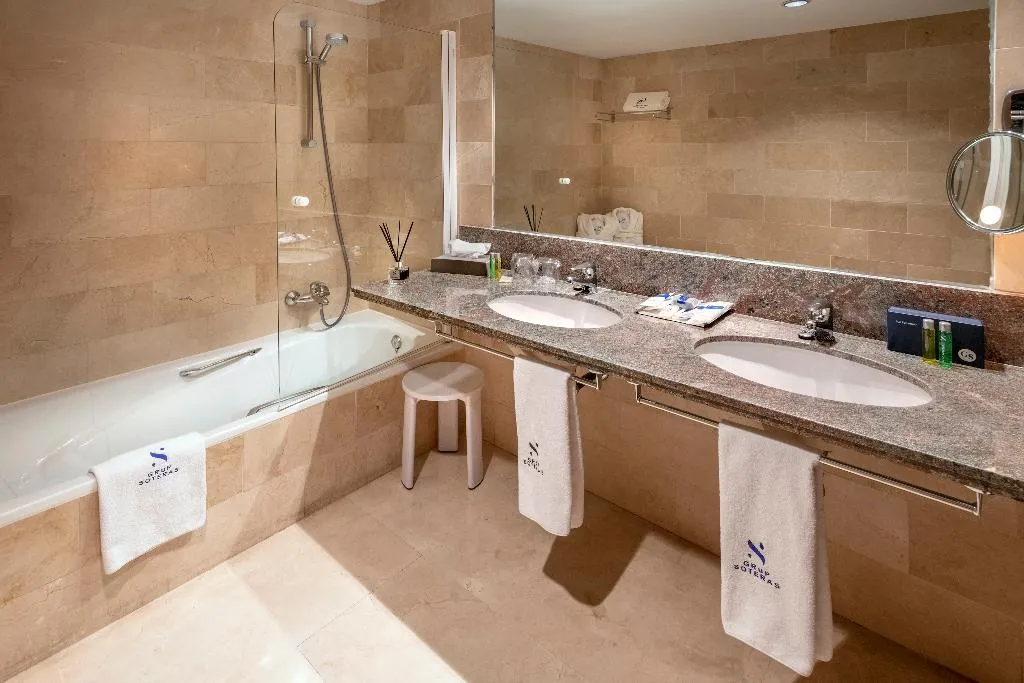 DOUBLE SINGLE USE PREMIUM Room, Gran Hotel Rey Don Jaime, Barcelona