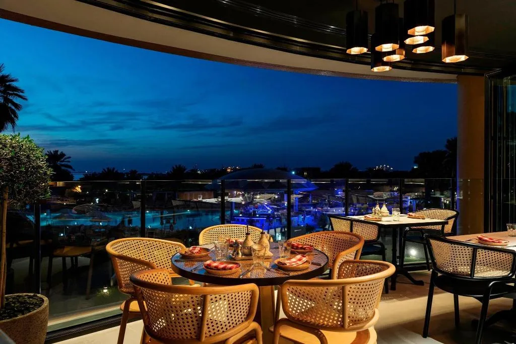 Restaurant, Le Royal Meridien Beach Resort and Spa, Dubai