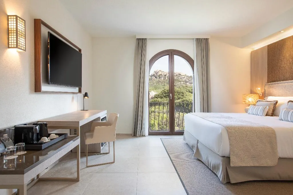 DOUBLE DELUXE KING BED Room, Mangia's Santa Teresa Sardinia, Curio Collection, Olbia