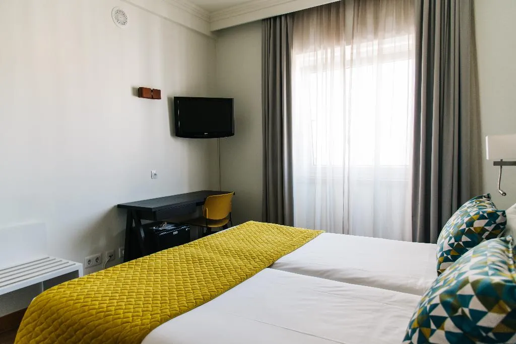 Room, America Diamonds, Lisbon