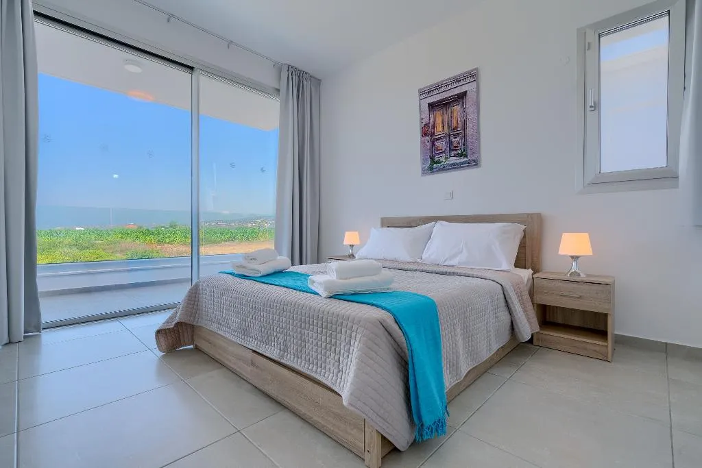 VILLA FIVE BEDROOMS WITH PRIVATE POOL Room, Sea Point Villas, Cyprus