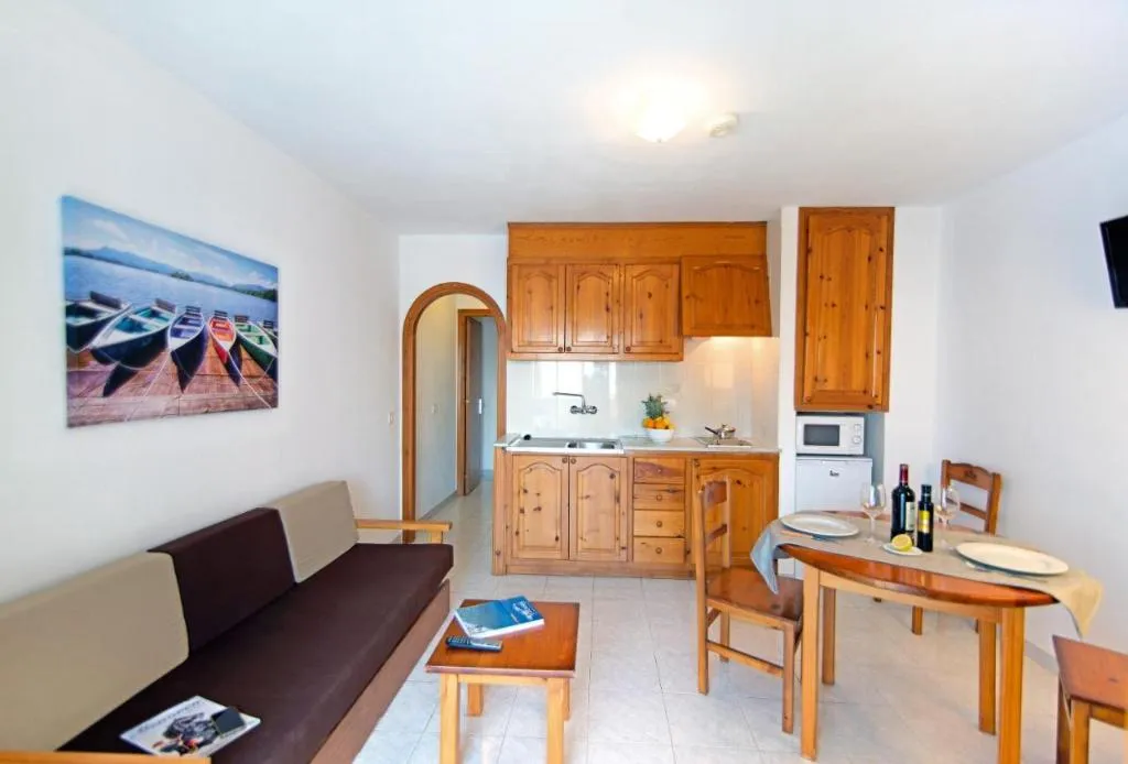Room, Apartamentos Mar Blanca, Menorca