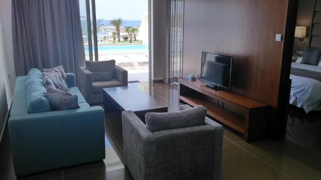 SUITE SEA VIEW WITH PRIVATE POOL Room, King Evelthon Beach Hotel & Resort, Cyprus
