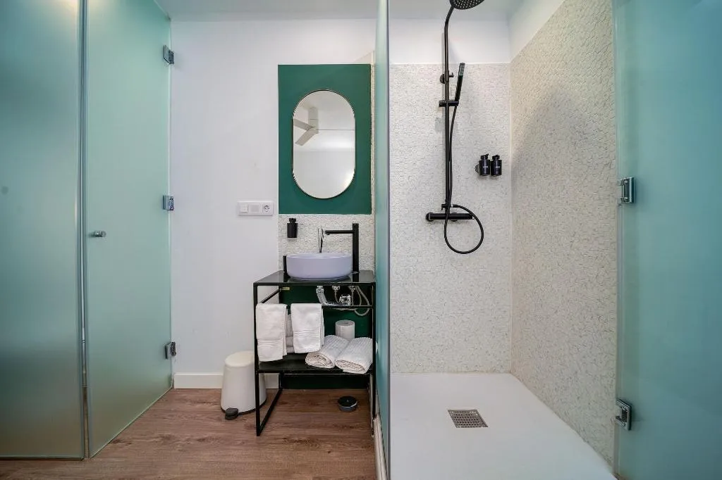 Room, Angelitomad, Madrid