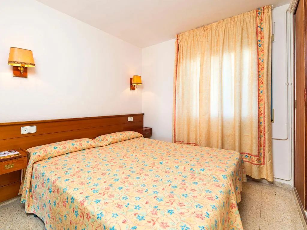 APARTMENT CAPACITY 4 ONE BEDROOM Room, Gem Wellness & Spa, Costa Brava