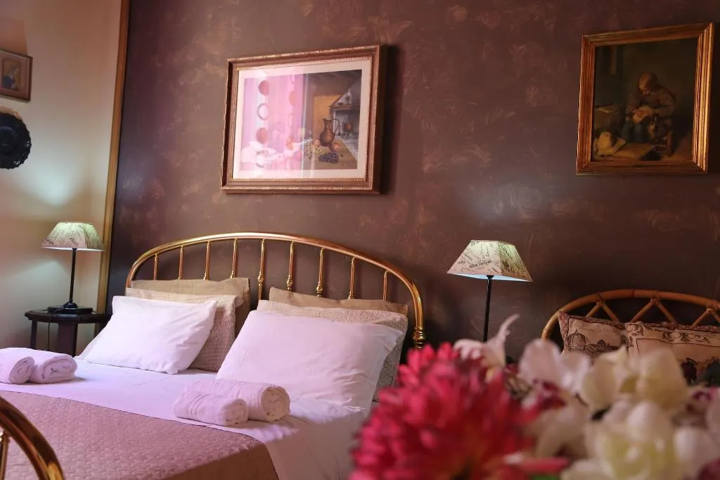 Room, Riverbanks, Florence
