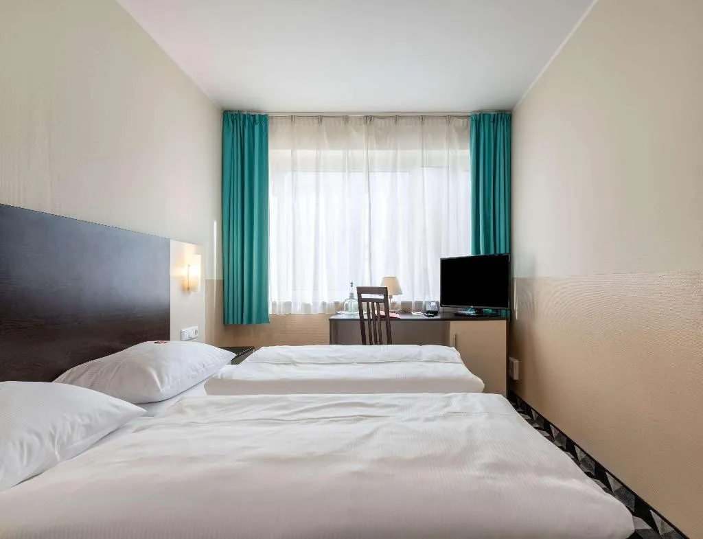 Room, Premier Inn Berlin City Süd, Berlin