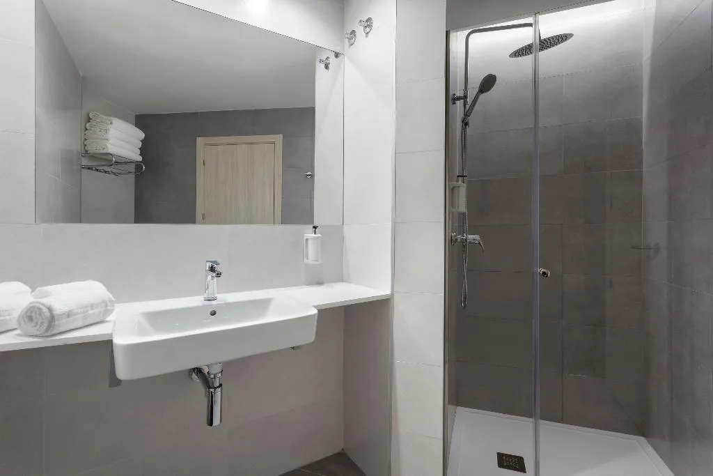 QUADRUPLE STANDARD Room, B&B HOTEL Madrid Alcorcon, Madrid