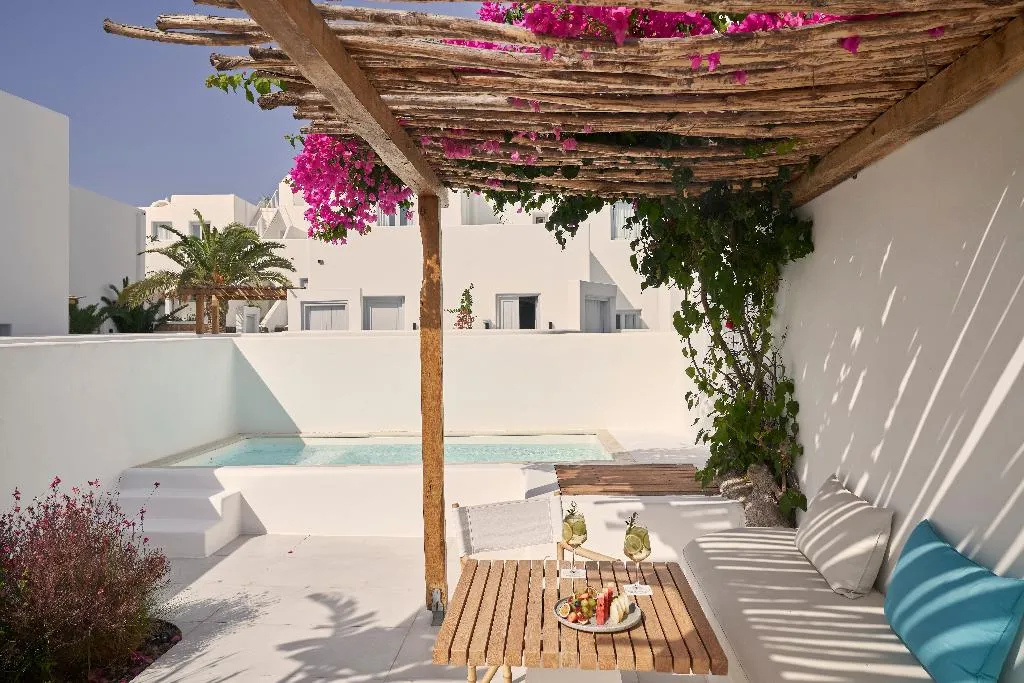 SUITE WITH PRIVATE POOL Room, Nikki Beach Resort & Spa Santorini, Athens