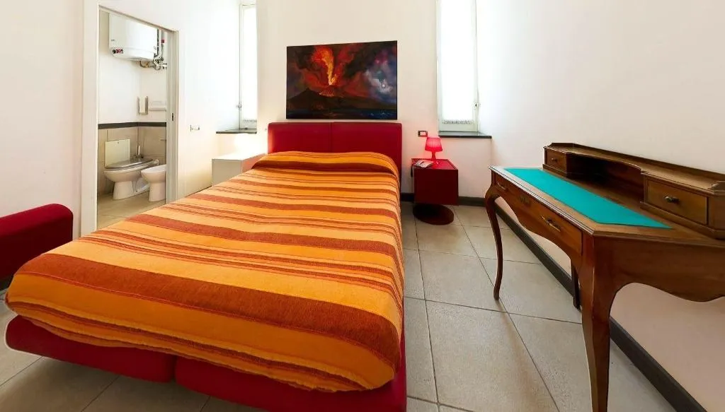 Room, Caracciolo10, Naples