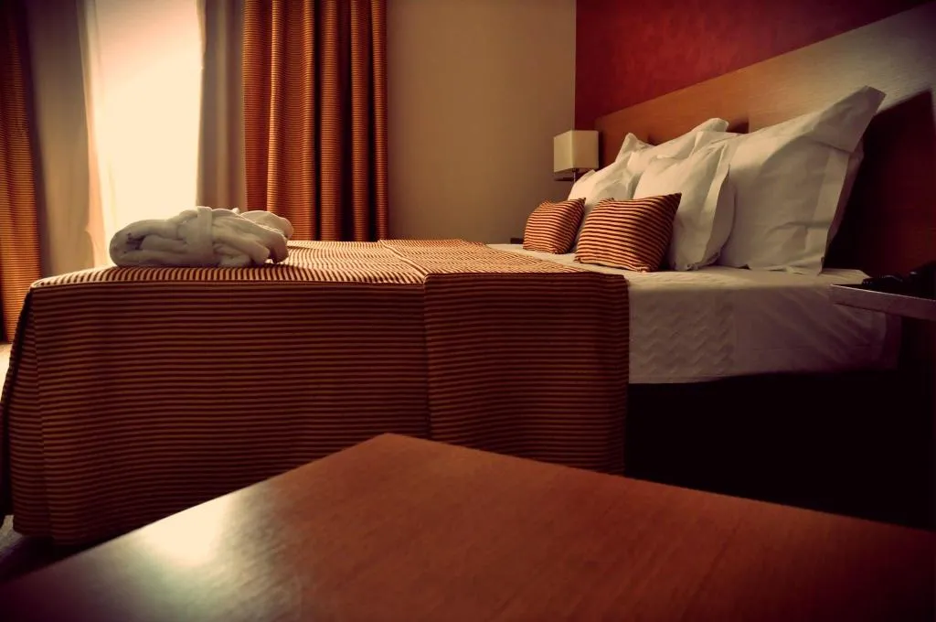 Room, Lusitânia, Porto