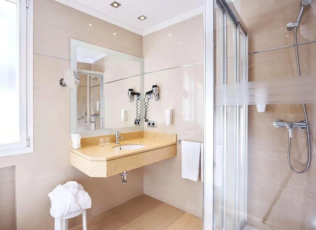 Room, Cason del Tormes, Madrid