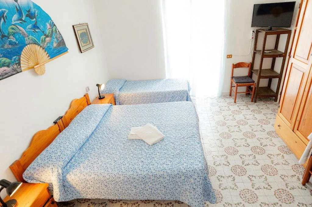 Room, Casa Adolfo, Naples