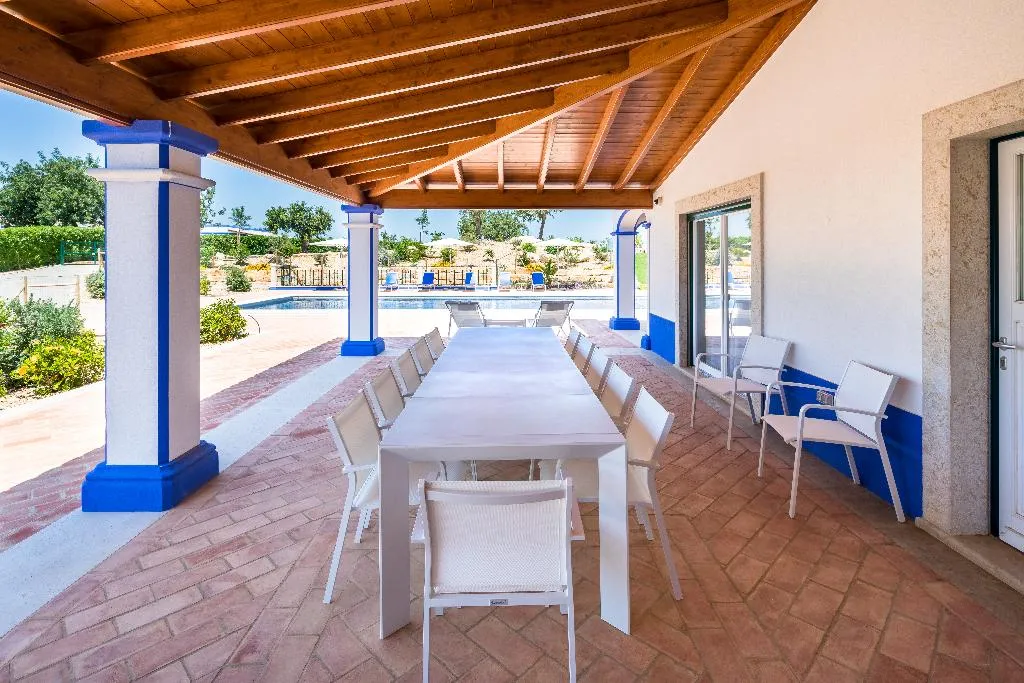 VILLA FOUR BEDROOMS Room, Shantivillas, Algarve