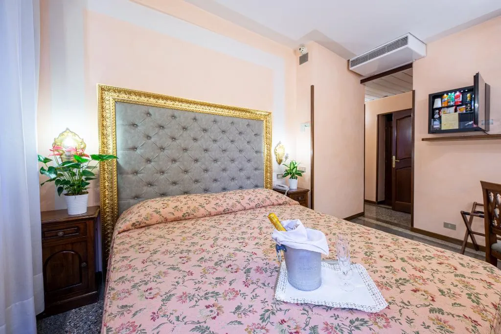 Room, Marconi, Venice
