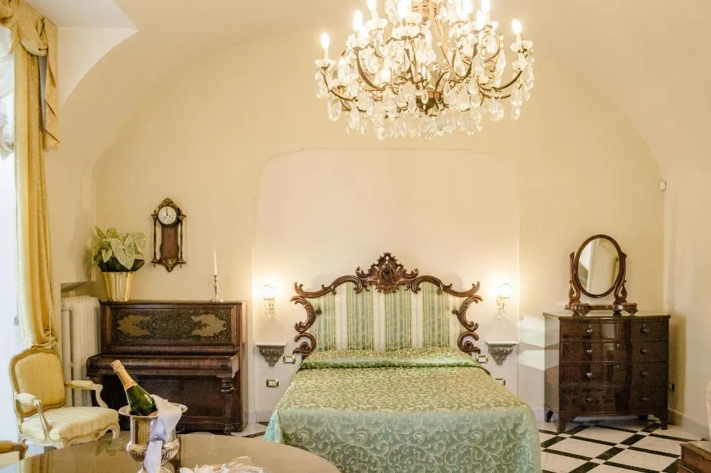 Room, Relais La Rupe, Naples