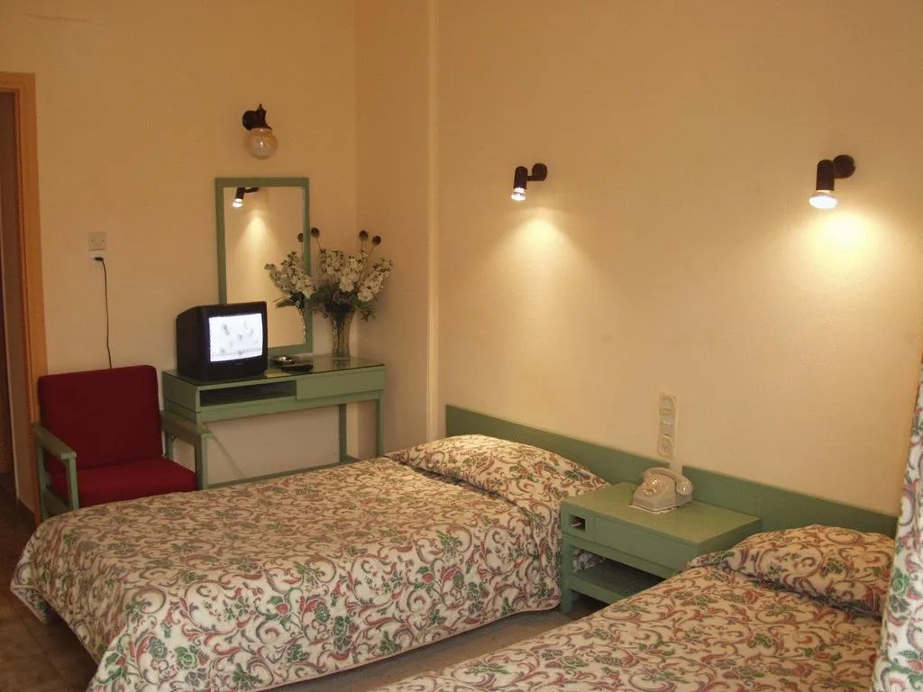 Room, Ilis, Kalamata